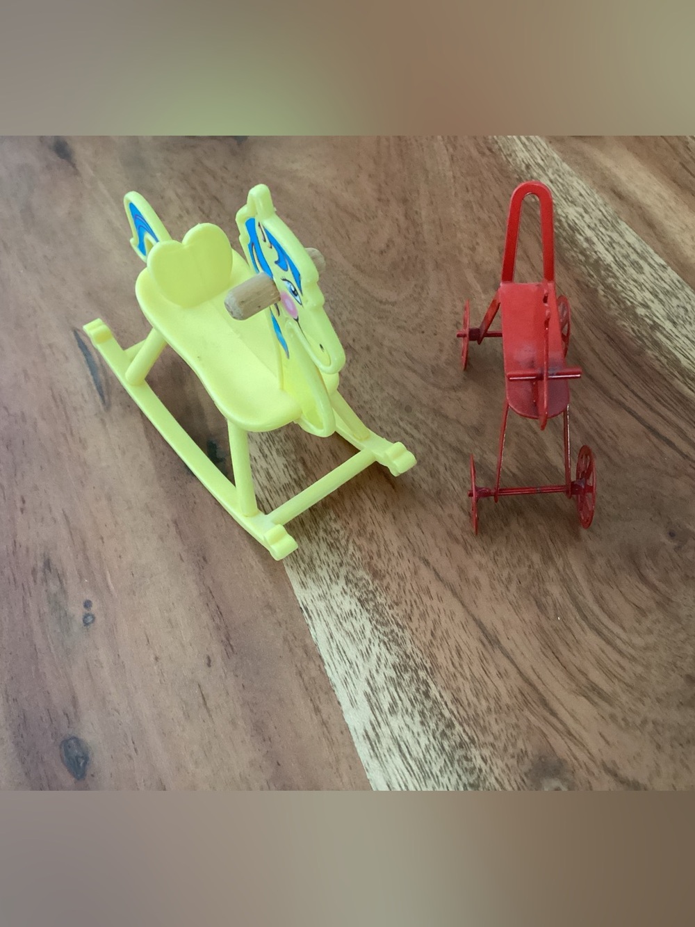 Vtg. 1997 Barbie Kelly doll Rocking Horse accessory. Molded yellow plastic heart